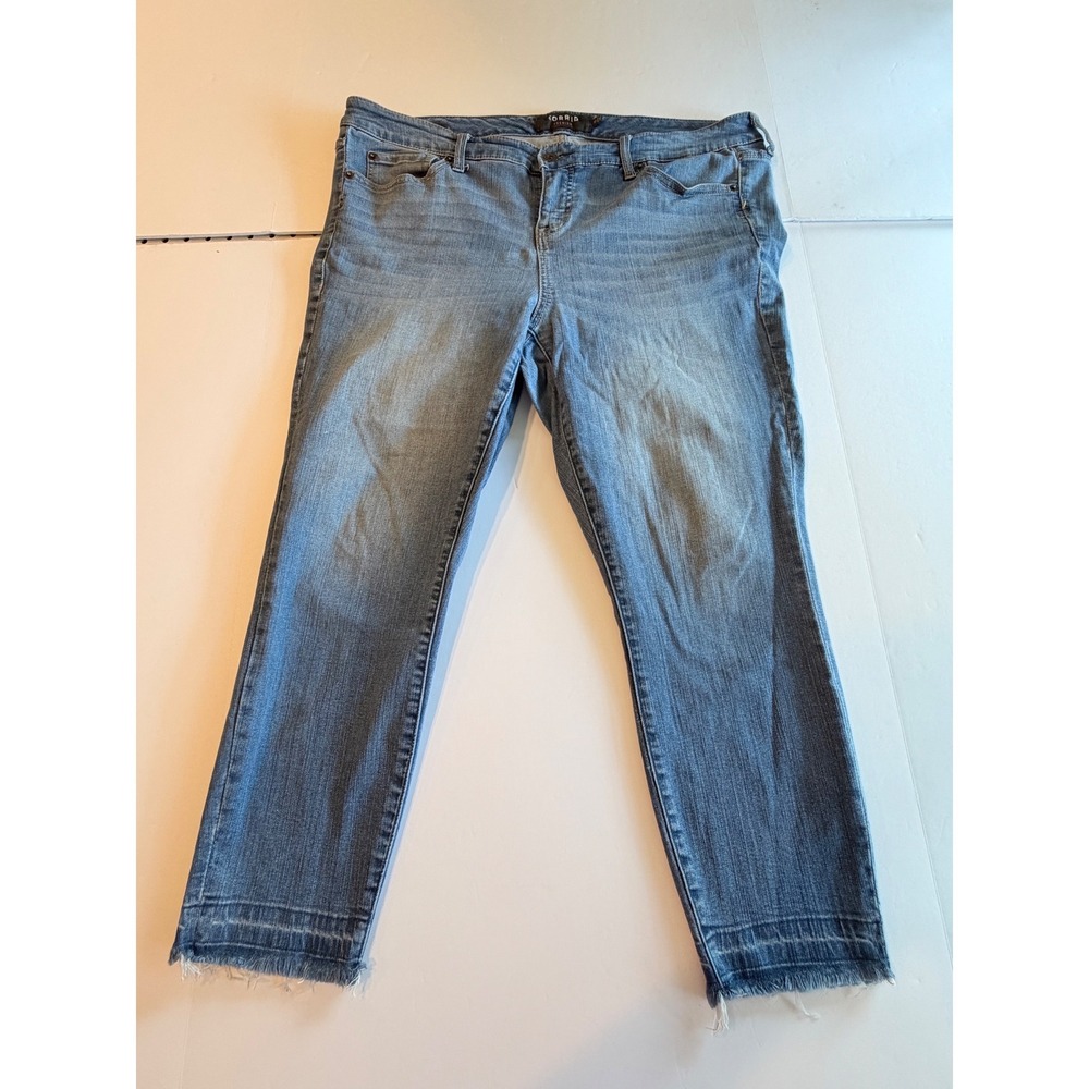 Torrid Premium Skinny Capri Womens 16 Medium Wash Frayed Raw Hem Mid Rise Blue